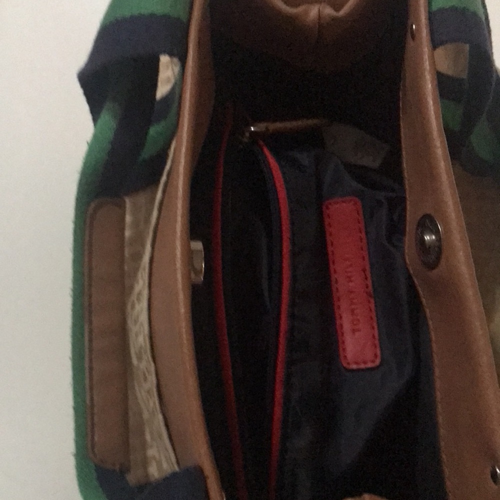 Tommy Hilfiger American Classic Purse - inside zipper and 4 outside comp… - Picture 12 of 16